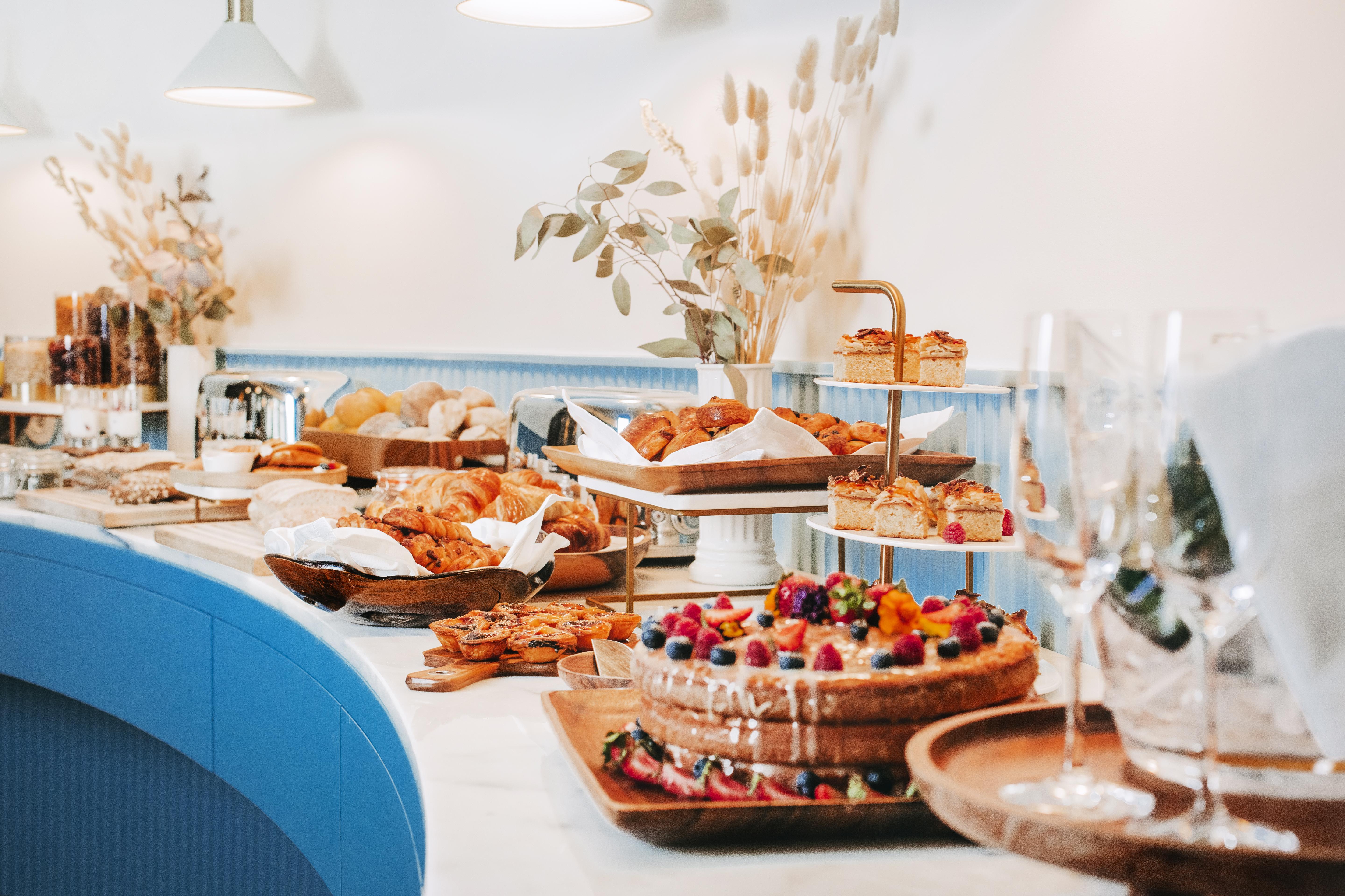 The Vintage Hotel & Spa Lisbon Luaran gambar A buffet at a restaurant