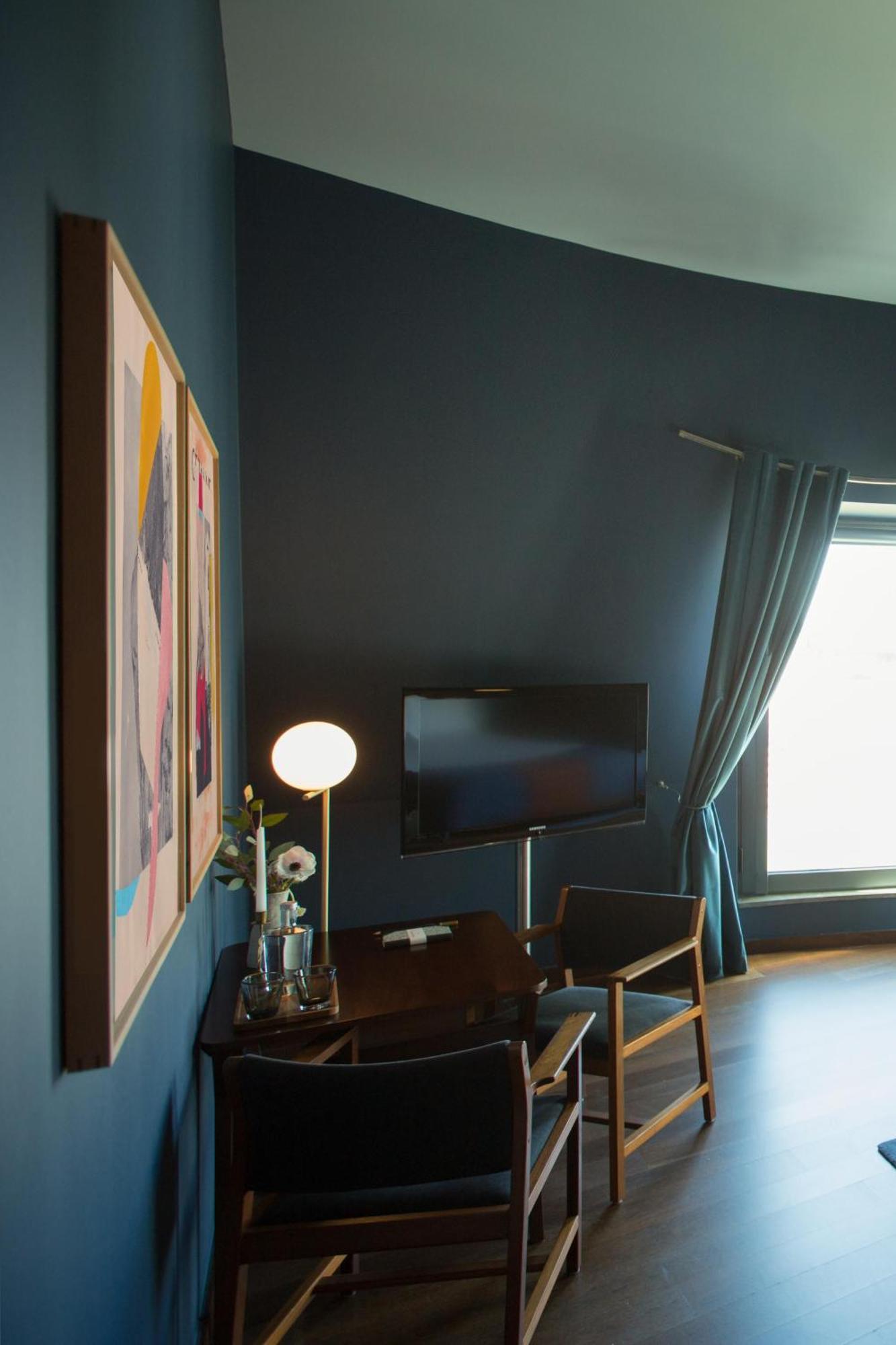 The Vintage Hotel & Spa Lisbon Luaran gambar A room with a flat screen television