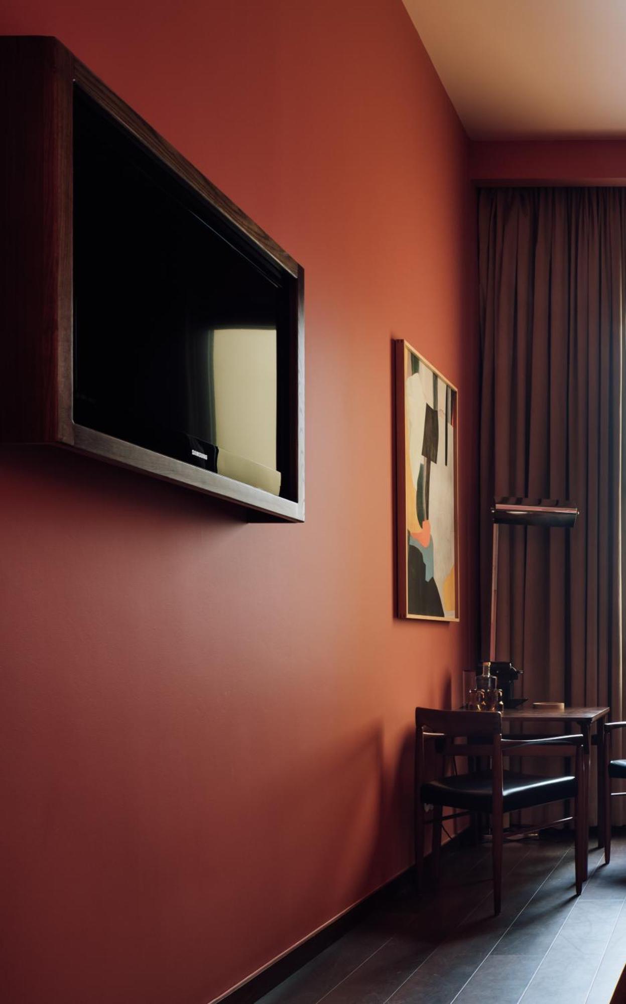 The Vintage Hotel & Spa Lisbon Luaran gambar A wall mounted television